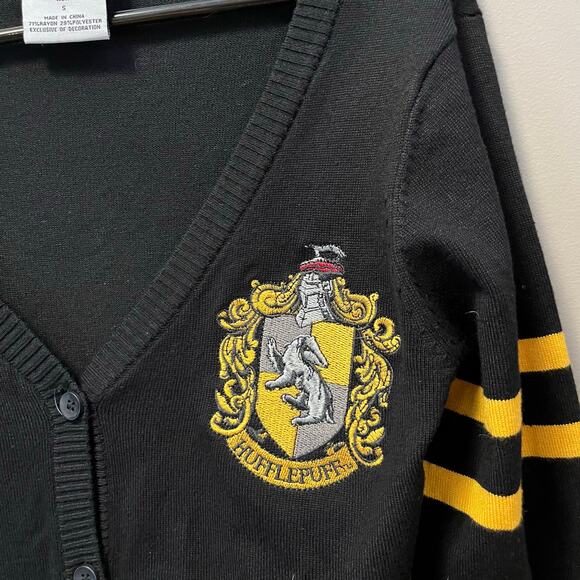 Wizarding World Harry Potter Long Sleeve Button Up Sweater Size S‎ Hufflepuff - Picture 2 of 4